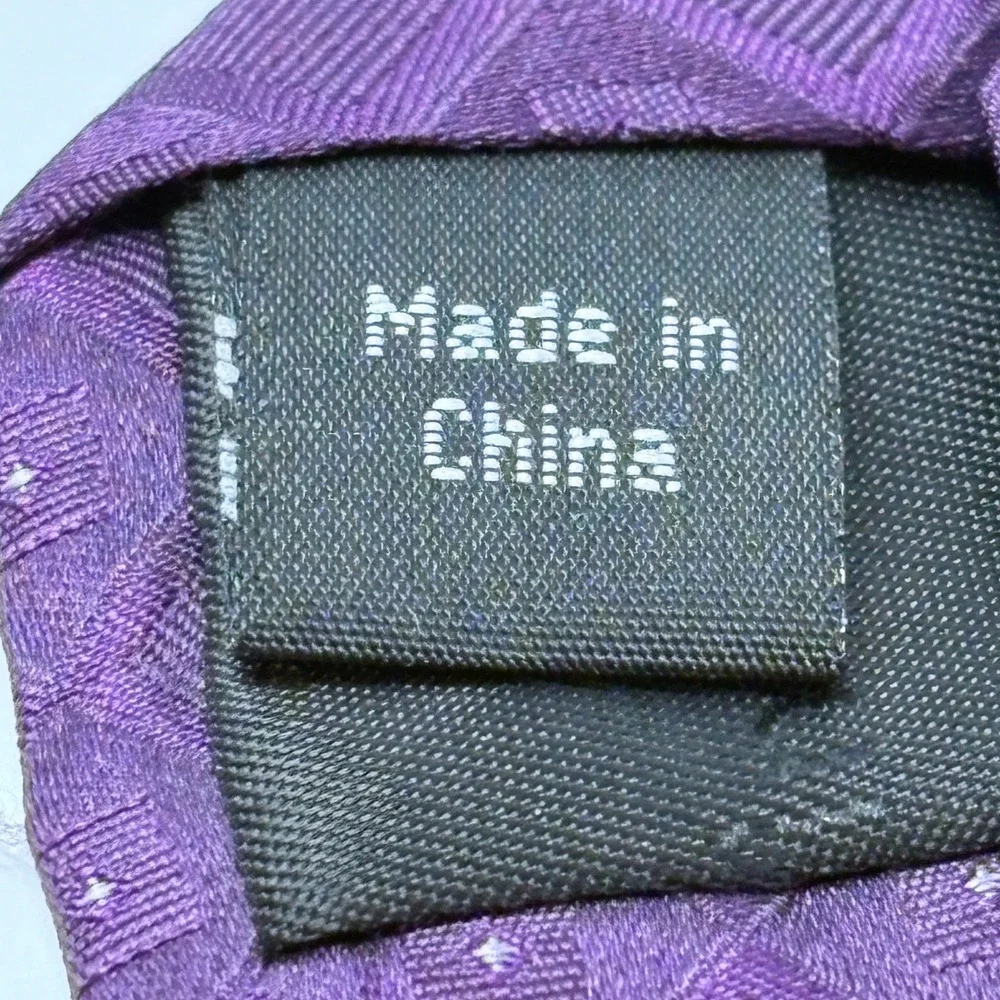 Calvin‎ Klein Men 100% Silk Geometric Pattern Purple Necktie